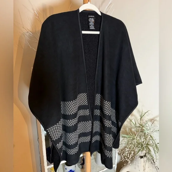 Ike Behar One Size Black Open Front Wrap w/Geometric Pattern. Very soft Fleece! - Picture 6 of 7